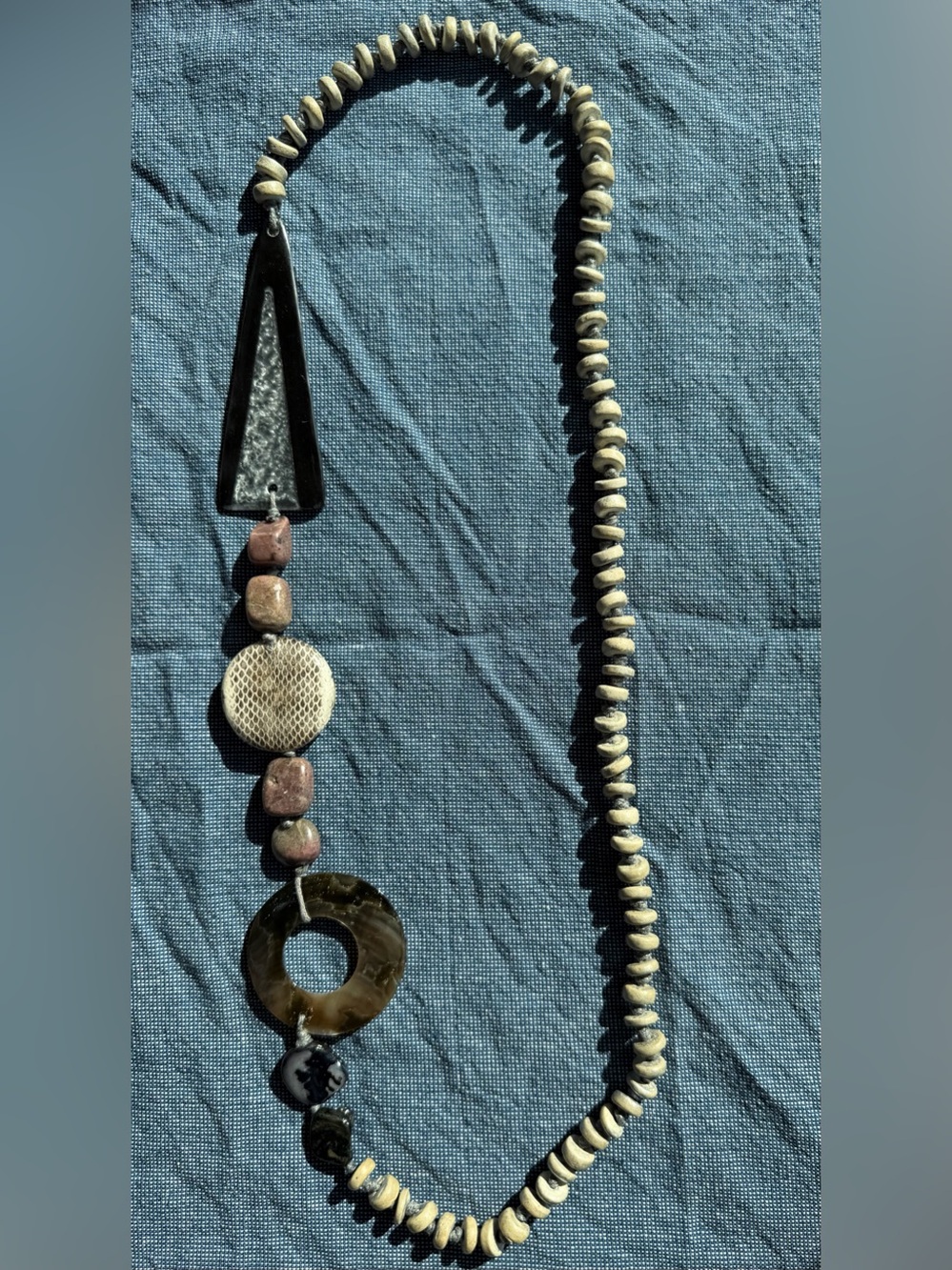 Boho Natural Stone‎ Shell Snake Print Pendant Necklace Gray Neutral Tones